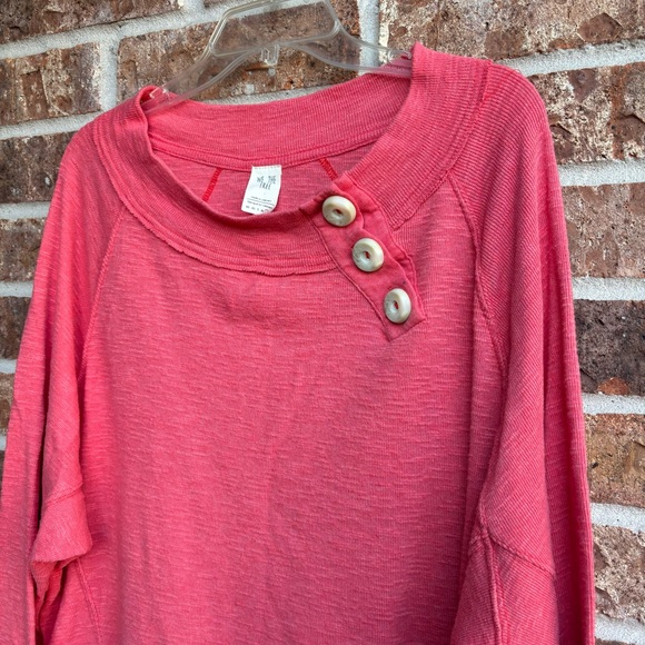 FREE PEOPLE We The Free Womens Dont Forget Me Pullover Shirt in Coral-Size Small - Picture 4 of 9